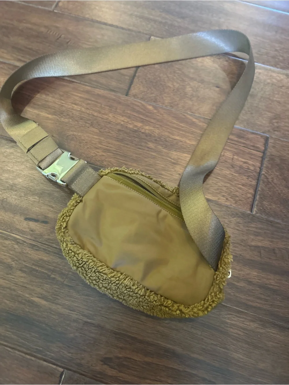 Lululemon Sherpa Fleece Belt Bag in Camel Brown - Picture 4 of 4